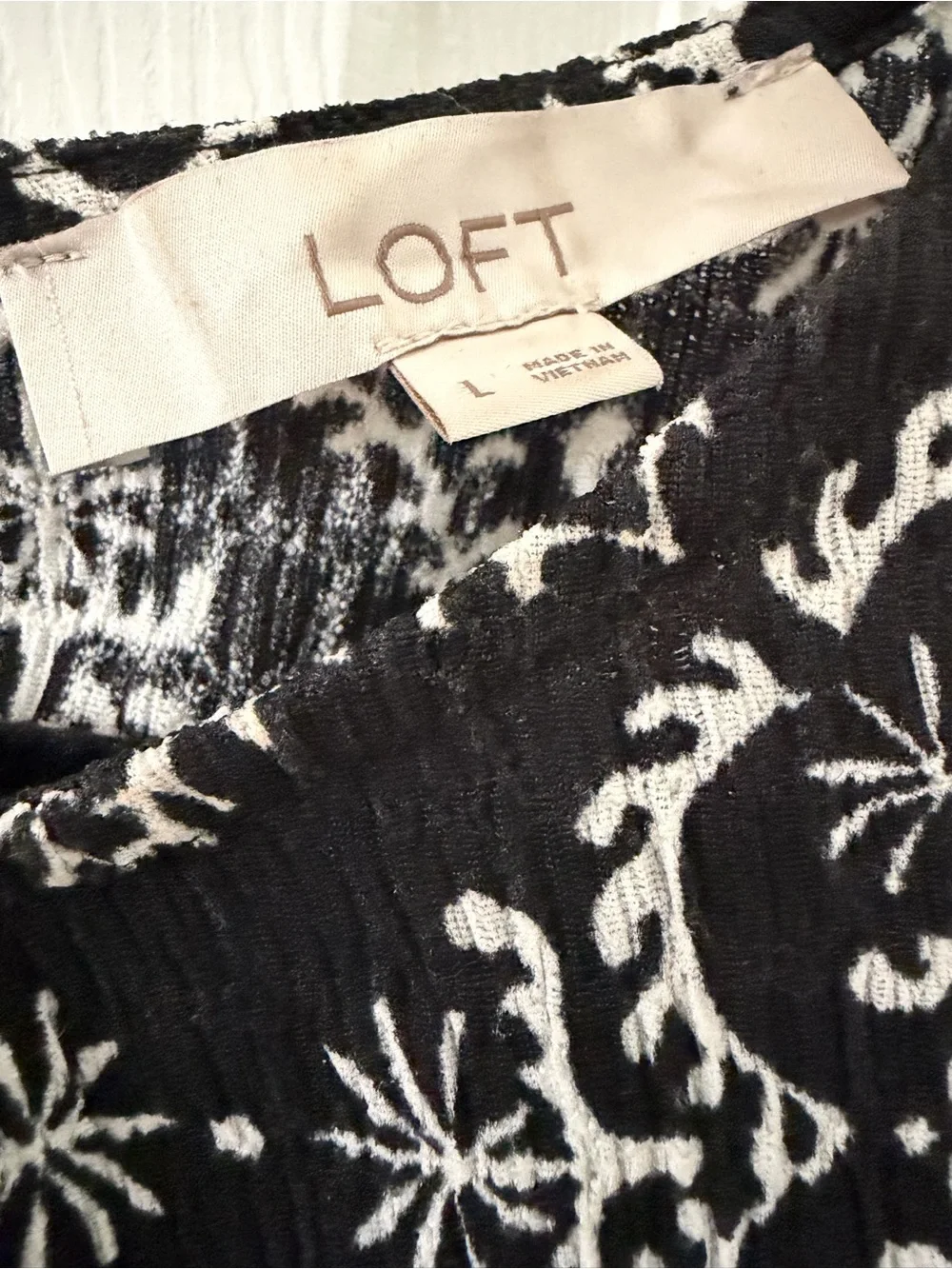 LOFT Black & Ivory Ornamental Print Puff Sleeve Blouse Size L